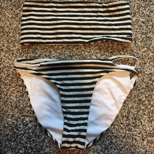 Small billabong bikini set, reversible top
